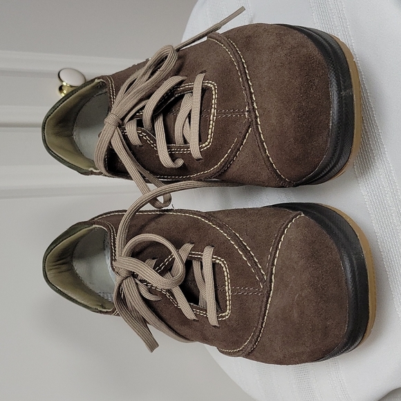 MBT "BARBARA" BROWN SUEDE LEATHER WALKING SHOES, SZ 7.5 - Picture 4 of 9